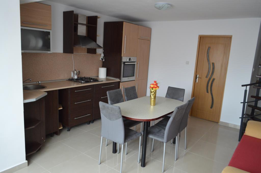 Apartment Csikos *